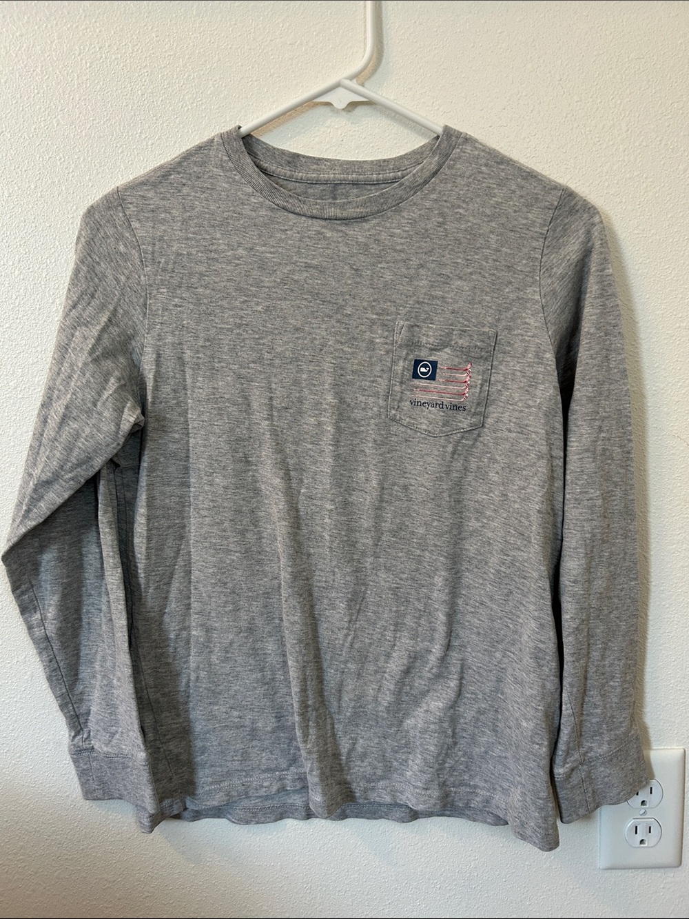 Vineyard Vines Gray Long-Sleeve Pocket Tee - hockey - boys medium